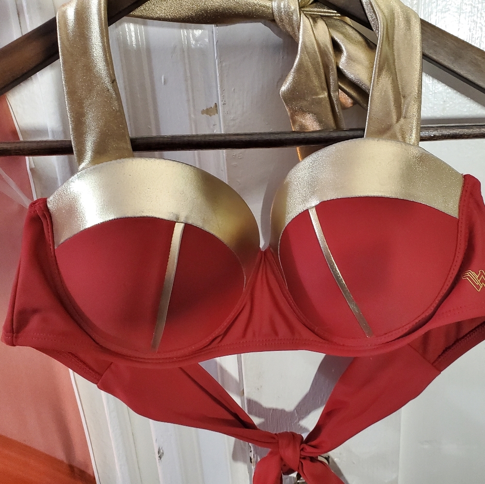 Hot Topic Wonder Woman bikini/skirt set